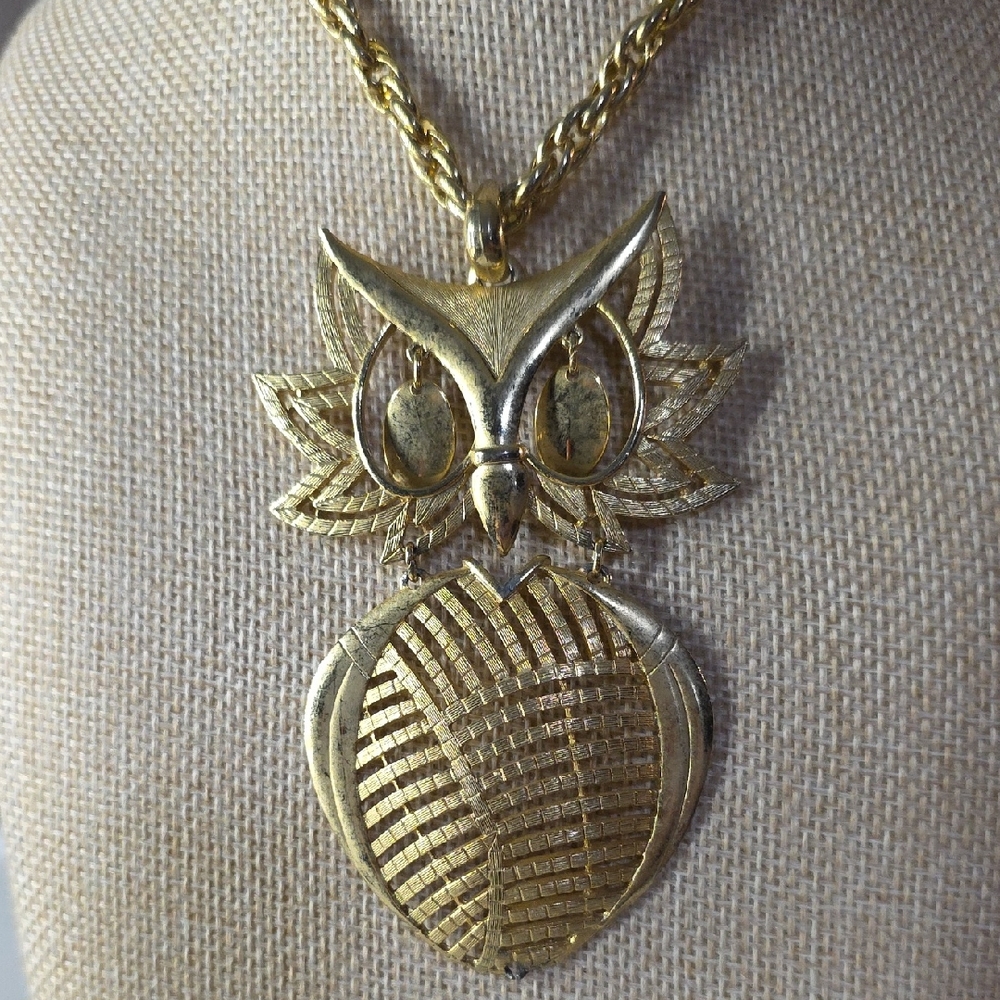 Vintage ALAN Articulated Gold Owl Pendant Necklace